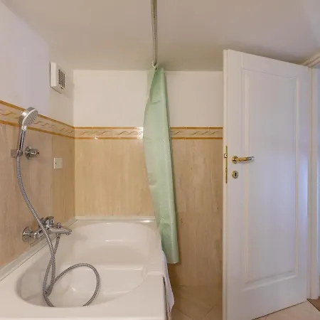 Appealing In By The Town Centre Apartman *